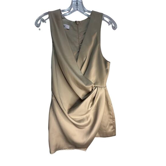 House Of London Tan Cream V-Neckline Sleeveless Romper Size Small - Picture 3 of 16